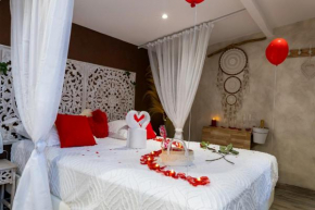 Une Clé Pour Deux - Chambre romantique avec Patio & Spa privatifs